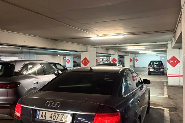 Makina ne shitje ne Tirane, Audi, 2006 Diesel,Kambio Automatik Pagesa 250,000  Leke.