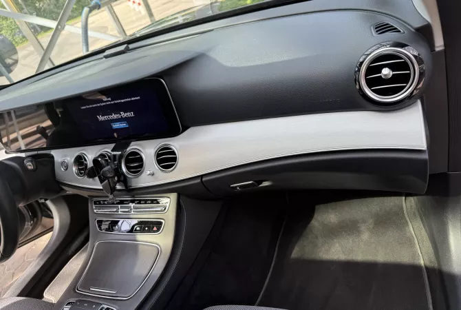 Auto in Vendita a Tirana, Mercedes-Benz, 2022 Diesel,Kambio Automatik Pagamento 33,000  Euro.