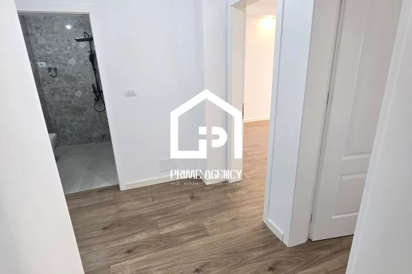 Shtepi ne shitje Apartament ne Tirane, 2+1, Mobilimi Bosh, pa mobiluar, Pagesa 235,000  Euro.
