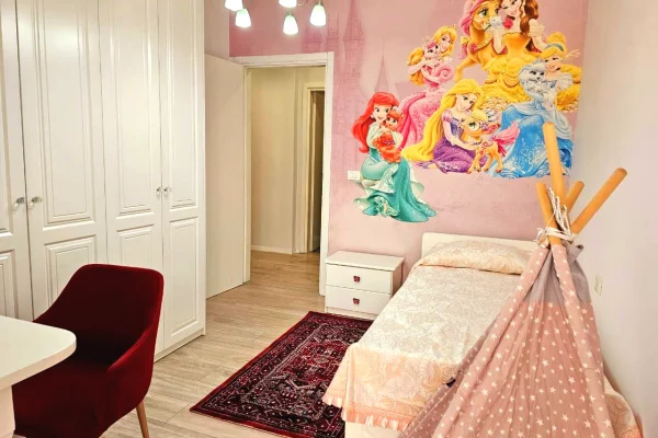 Shtepi ne shitje Apartament ne Tirane, 2+1, Mobilimi E mobiluar, Pagesa 270,000  Euro.