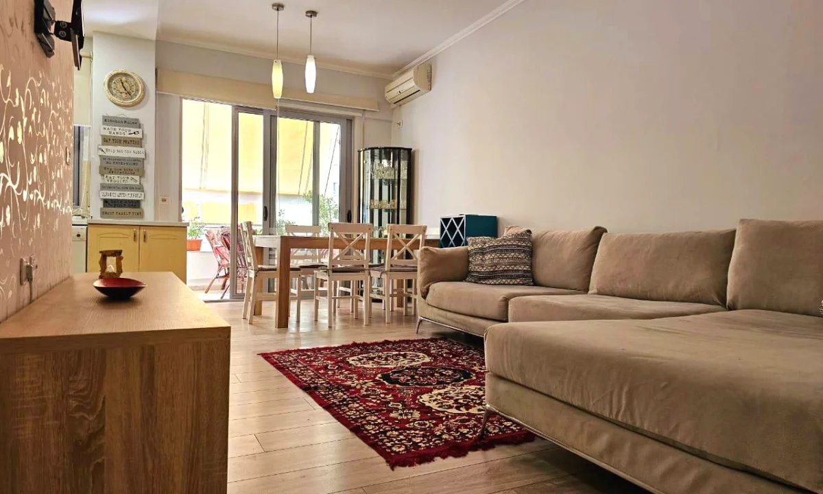 Shtepi ne shitje Apartament ne Tirane, 2+1, Mobilimi E mobiluar, Pagesa 270,000  Euro.