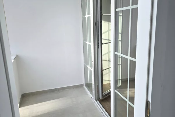 Shtepi ne shitje Apartament ne Tirane, 2+1, Mobilimi Bosh, pa mobiluar, Pagesa 220,000  Euro.