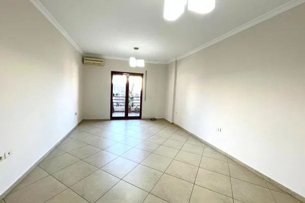 Ambient biznesi me qera 1+1 ne Tirane - 900 Euro