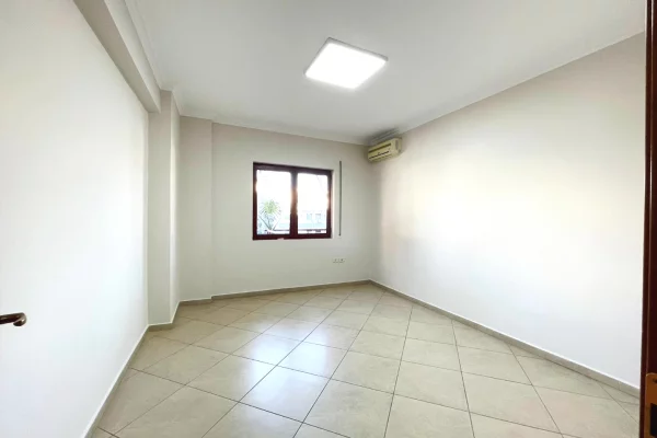 Ambient biznesi me qera 1+1 ne Tirane - 900 Euro