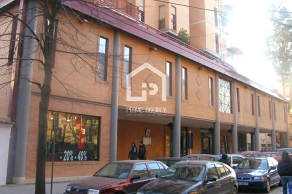 Ambient biznesi me qera 1+1 ne Tirane - 160,000 Leke