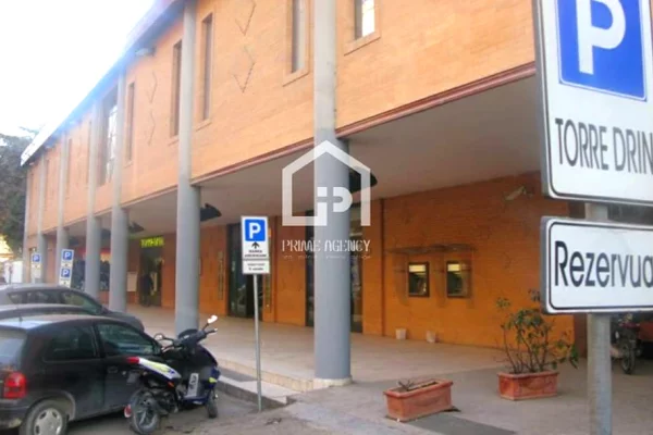 Ambient biznesi me qera 1+1 ne Tirane - 160,000 Leke