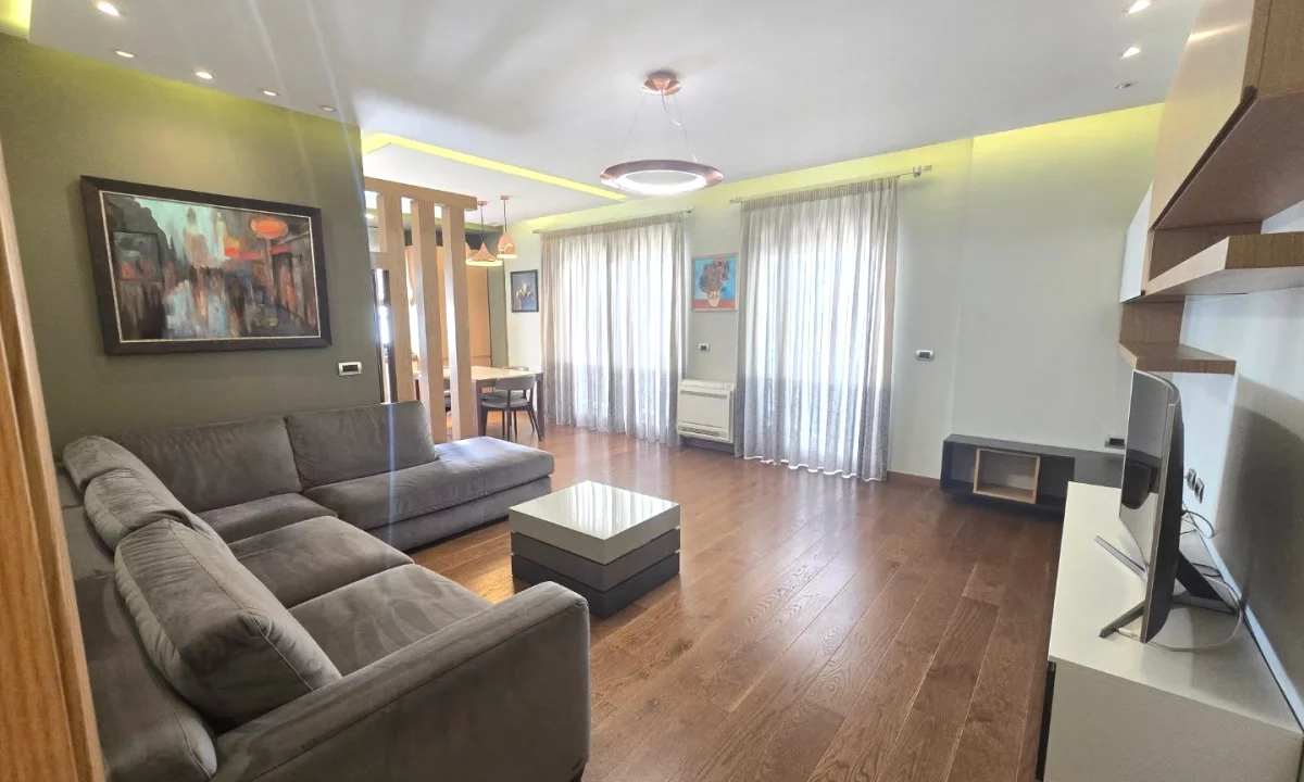 Shtepi ne shitje Apartament ne Tirane, 2+1, Mobilimi E mobiluar, Pagesa 300,000  Euro.