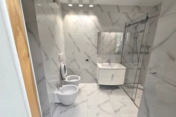 Shtepi ne shitje Apartament ne Tirane, 2+1, Mobilimi E mobiluar, Pagesa 300,000  Euro.