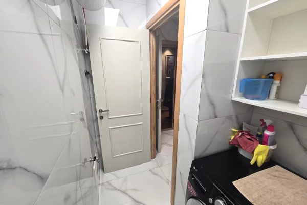 Shtepi ne shitje Apartament ne Tirane, 2+1, Mobilimi E mobiluar, Pagesa 300,000  Euro.