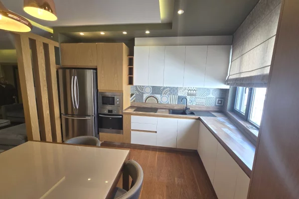 Shtepi ne shitje Apartament ne Tirane, 2+1, Mobilimi E mobiluar, Pagesa 300,000  Euro.