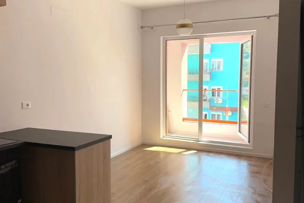 Shtepi me qera Apartament ne Tirane, 1+1, Mobilimi Pjeserisht e mobiluar, Pagesa 400  Euro.
