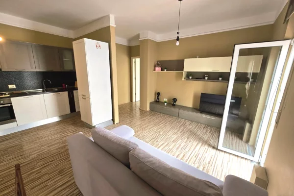 Shtepi me qera Apartament ne Tirane, 2+1, Mobilimi E mobiluar, Pagesa 70,000  Leke.