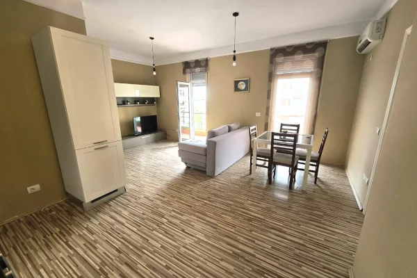 Shtepi me qera Apartament ne Tirane, 2+1, Mobilimi E mobiluar, Pagesa 70,000  Leke.