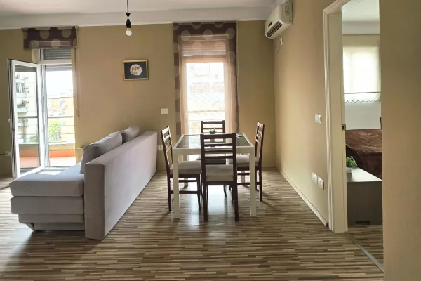 Shtepi me qera Apartament ne Tirane, 2+1, Mobilimi E mobiluar, Pagesa 70,000  Leke.