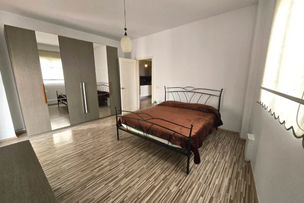 Shtepi me qera Apartament ne Tirane, 2+1, Mobilimi E mobiluar, Pagesa 70,000  Leke.
