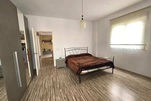 Shtepi me qera Apartament ne Tirane, 2+1, Mobilimi E mobiluar, Pagesa 70,000  Leke.