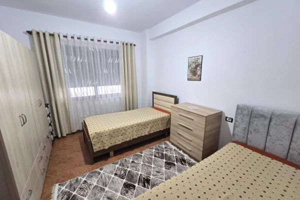 Shtepi ne shitje Apartament ne Tirane, 2+1, Mobilimi E mobiluar, Pagesa 160,000  Euro.