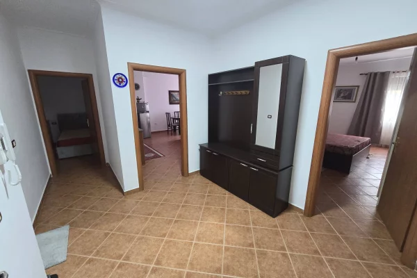 Shtepi ne shitje Apartament ne Tirane, 2+1, Mobilimi E mobiluar, Pagesa 160,000  Euro.