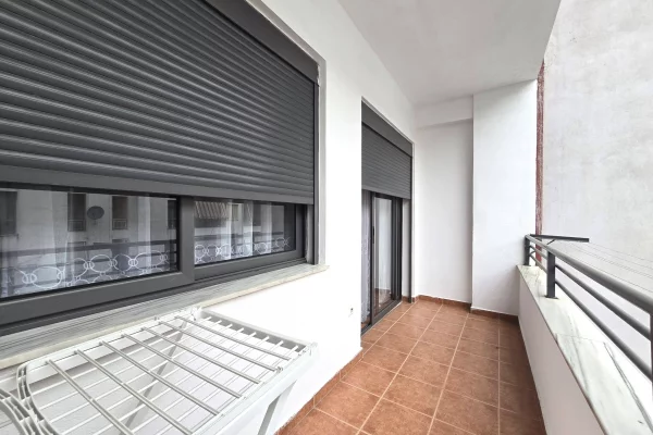 Shtepi ne shitje Apartament ne Tirane, 2+1, Mobilimi E mobiluar, Pagesa 160,000  Euro.