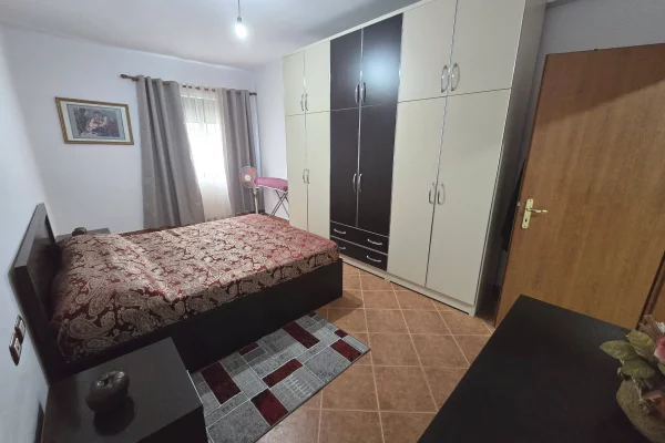 Shtepi ne shitje Apartament ne Tirane, 2+1, Mobilimi E mobiluar, Pagesa 160,000  Euro.
