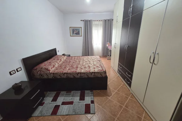 Shtepi ne shitje Apartament ne Tirane, 2+1, Mobilimi E mobiluar, Pagesa 160,000  Euro.