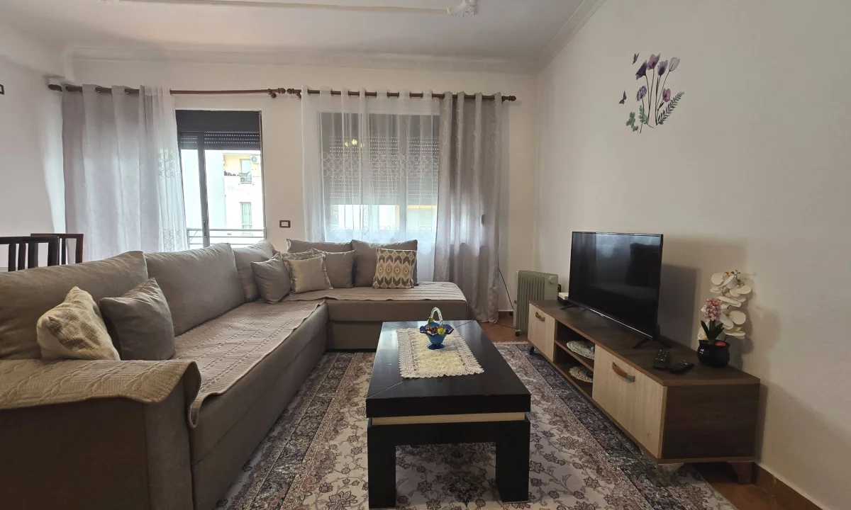 Shtepi ne shitje Apartament ne Tirane, 2+1, Mobilimi E mobiluar, Pagesa 160,000  Euro.