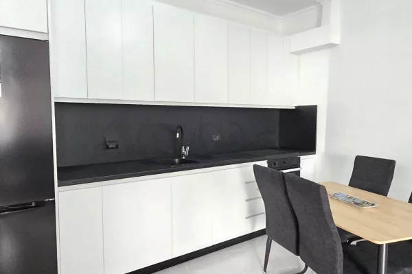 Shtepi ne shitje Apartament ne Pogradec, 1+1, Mobilimi E mobiluar, Pagesa 90,000  Euro.