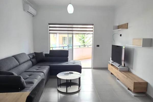 Shtepi ne shitje Apartament ne Pogradec, 1+1, Mobilimi E mobiluar, Pagesa 90,000  Euro.