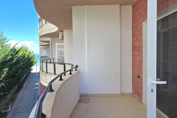 Shtepi ne shitje Apartament ne Pogradec, 1+1, Mobilimi E mobiluar, Pagesa 90,000  Euro.