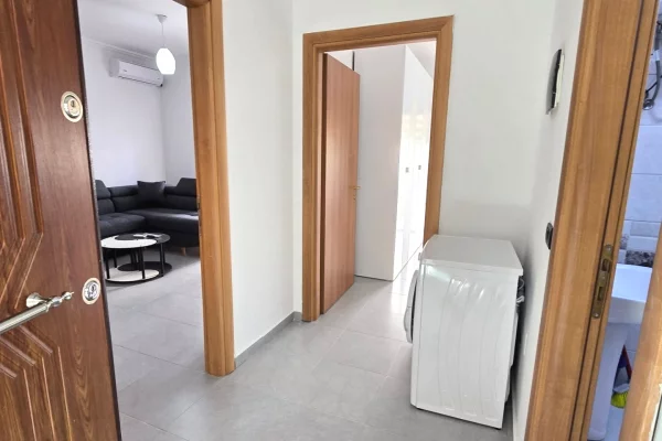 Shtepi ne shitje Apartament ne Pogradec, 1+1, Mobilimi E mobiluar, Pagesa 90,000  Euro.