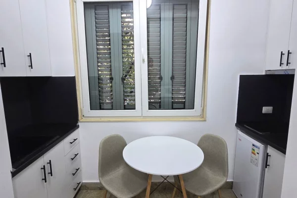 Shtepi me qera Apartament ne Tirane, Garsoniere, Mobilimi E mobiluar, Pagesa 40,000  Leke.