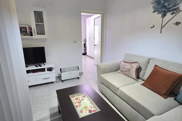 Shtepi ne shitje Apartament ne Tirane, 1+1, Mobilimi E mobiluar, Pagesa 95,000  Euro.