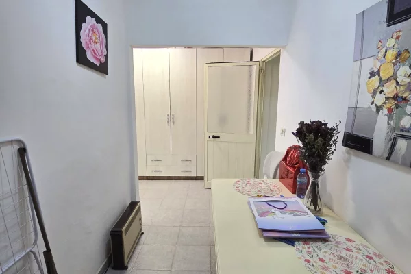 Shtepi ne shitje Apartament ne Tirane, 1+1, Mobilimi E mobiluar, Pagesa 95,000  Euro.