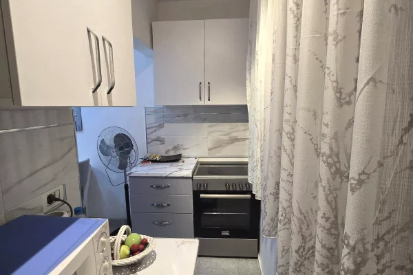 Shtepi ne shitje Apartament ne Tirane, 1+1, Mobilimi E mobiluar, Pagesa 95,000  Euro.