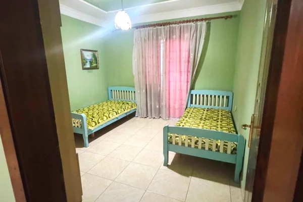 Shtepi me qera Apartament ne Tirane, 2+1, Mobilimi E mobiluar, Pagesa 550  Euro.