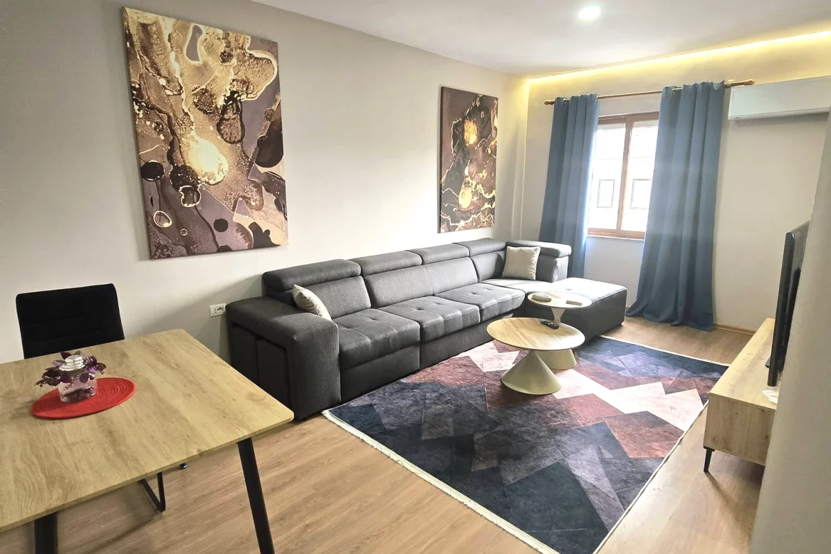 Shtepi ne shitje Apartament ne Tirane, 2+1, Mobilimi E mobiluar, Pagesa 160,000  Euro.