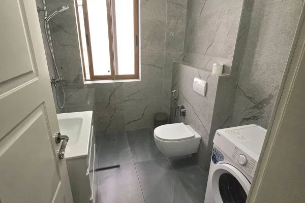 Shtepi ne shitje Apartament ne Tirane, 2+1, Mobilimi E mobiluar, Pagesa 160,000  Euro.