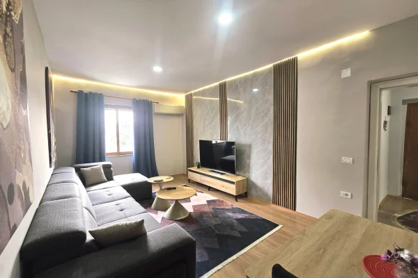 Shtepi ne shitje Apartament ne Tirane, 2+1, Mobilimi E mobiluar, Pagesa 160,000  Euro.