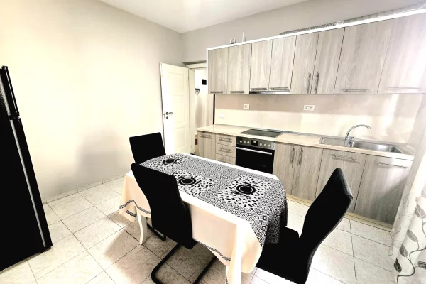 Shtepi ne shitje Apartament ne Tirane, 2+1, Mobilimi E mobiluar, Pagesa 160,000  Euro.