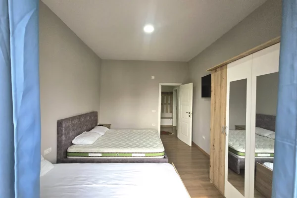 Shtepi ne shitje Apartament ne Tirane, 2+1, Mobilimi E mobiluar, Pagesa 160,000  Euro.