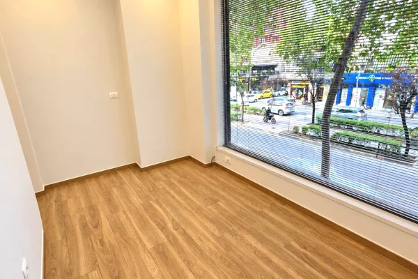 Ambiente Commerciale in Affitto 3+1 a Tirana - 65,000 Leke