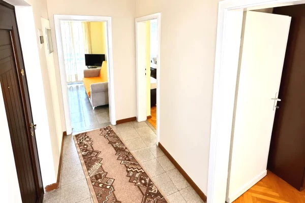 Shtepi me qera Apartament ne Tirane, 2+1, Mobilimi E mobiluar, Pagesa 50,000  Leke.
