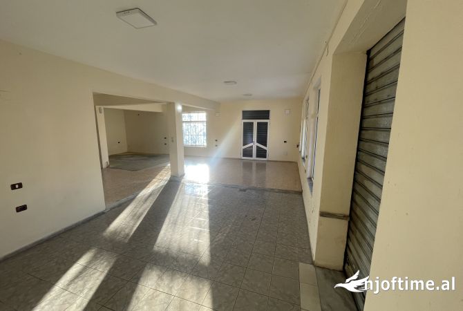 Ambiente Commerciale in Affitto 4+1 a Elbasan - 350 Euro