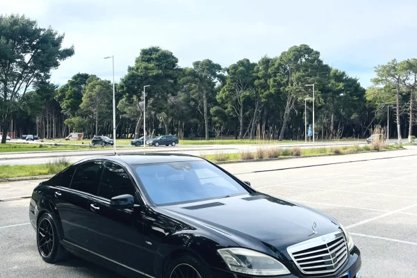 Makina ne shitje ne Vlore, Mercedes-Benz, 2010 Diesel,Kambio Automatik Pagesa 9,500  Euro.