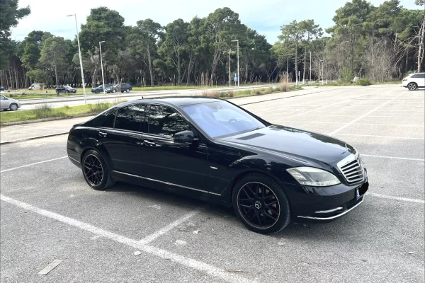 Makina ne shitje ne Vlore, Mercedes-Benz, 2010 Diesel,Kambio Automatik Pagesa 9,500  Euro.