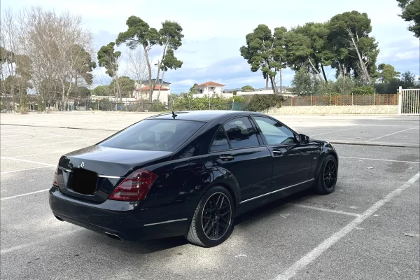 Makina ne shitje ne Vlore, Mercedes-Benz, 2010 Diesel,Kambio Automatik Pagesa 9,500  Euro.