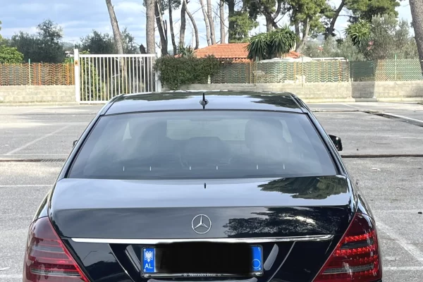 Makina ne shitje ne Vlore, Mercedes-Benz, 2010 Diesel,Kambio Automatik Pagesa 9,500  Euro.