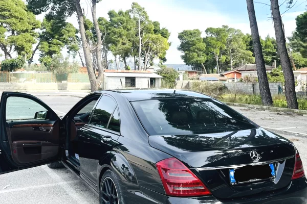 Makina ne shitje ne Vlore, Mercedes-Benz, 2010 Diesel,Kambio Automatik Pagesa 9,500  Euro.