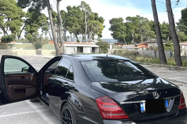 Makina ne shitje ne Vlore, Mercedes-Benz, 2010 Diesel,Kambio Automatik Pagesa 9,500  Euro.