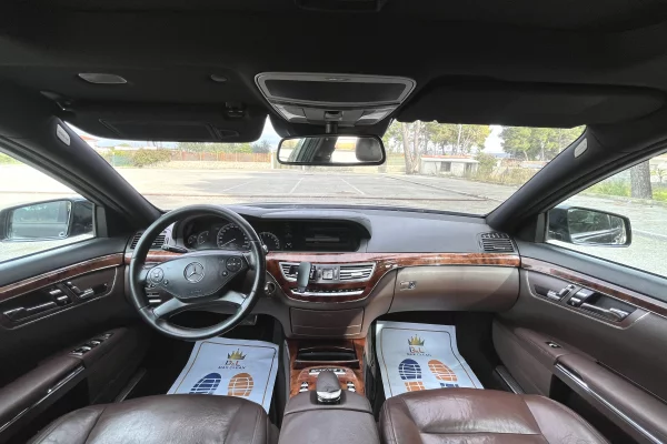 Makina ne shitje ne Vlore, Mercedes-Benz, 2010 Diesel,Kambio Automatik Pagesa 9,500  Euro.